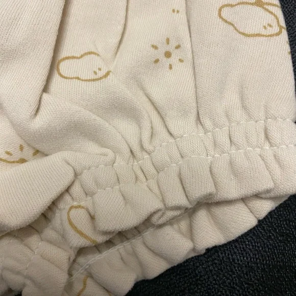 xSOLDQuincy Mae Gathered Bloomers, Natural Cloud Design 3-6M Gender Neutral - Picture 4 of 7